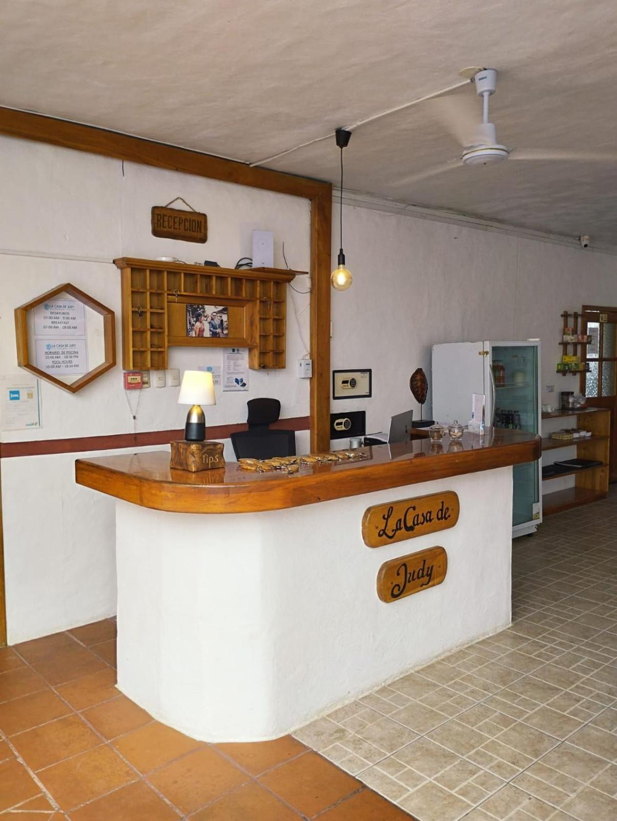 Hotel La Casa De Judy Puerto Ayora  Buitenkant foto