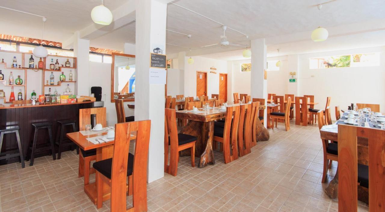 Hotel La Casa De Judy Puerto Ayora  Buitenkant foto