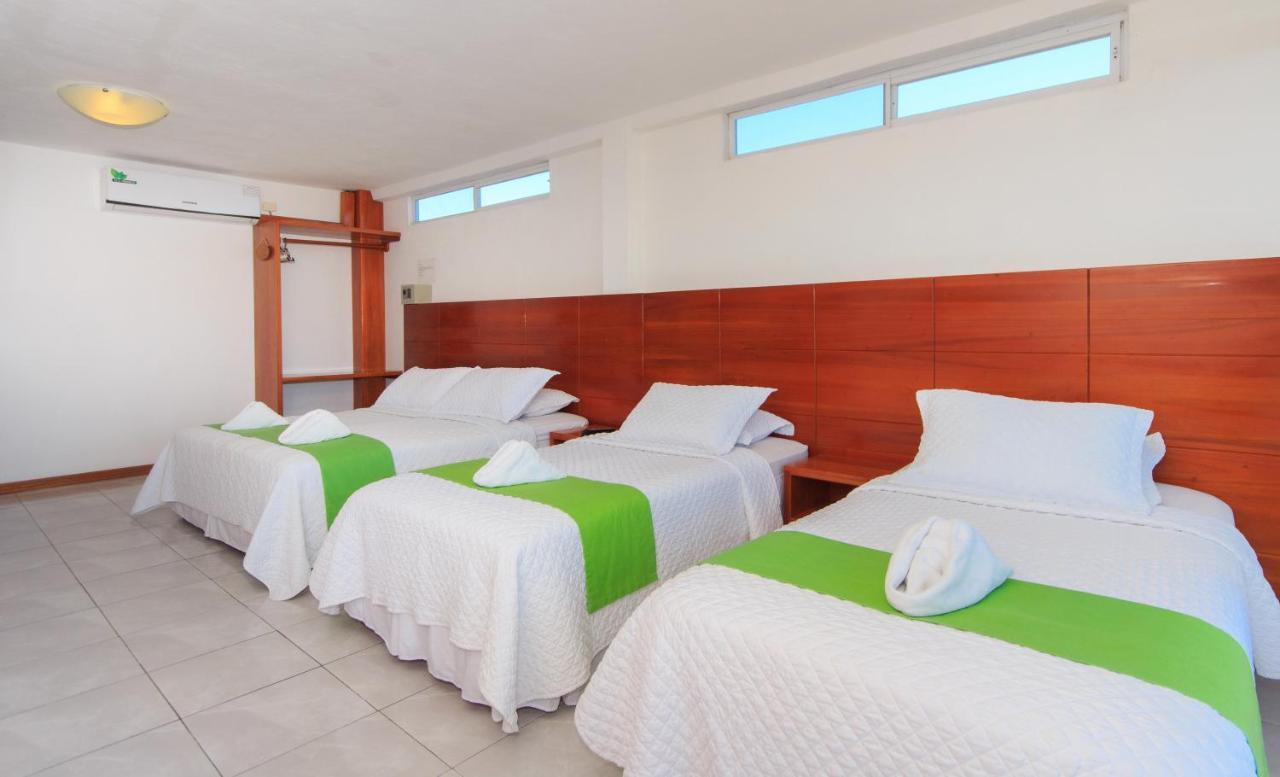 Hotel La Casa De Judy Puerto Ayora  Buitenkant foto