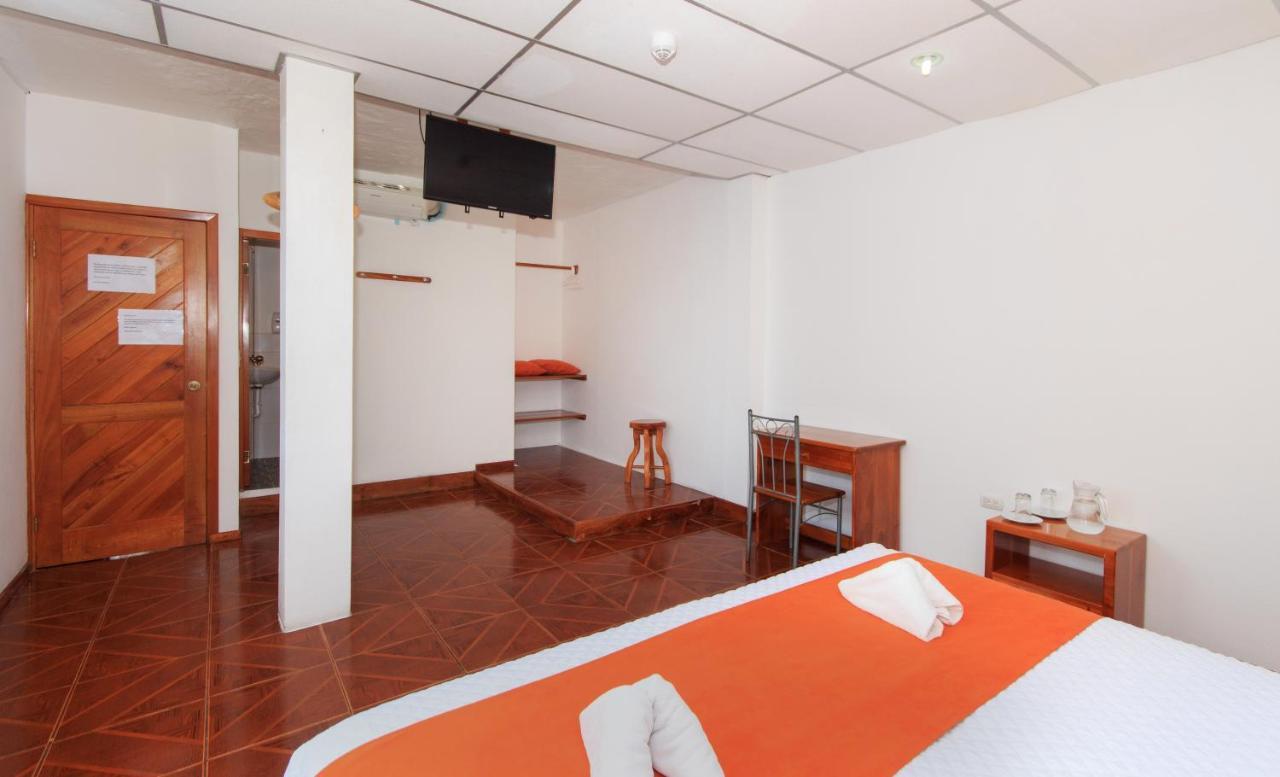 Hotel La Casa De Judy Puerto Ayora  Buitenkant foto